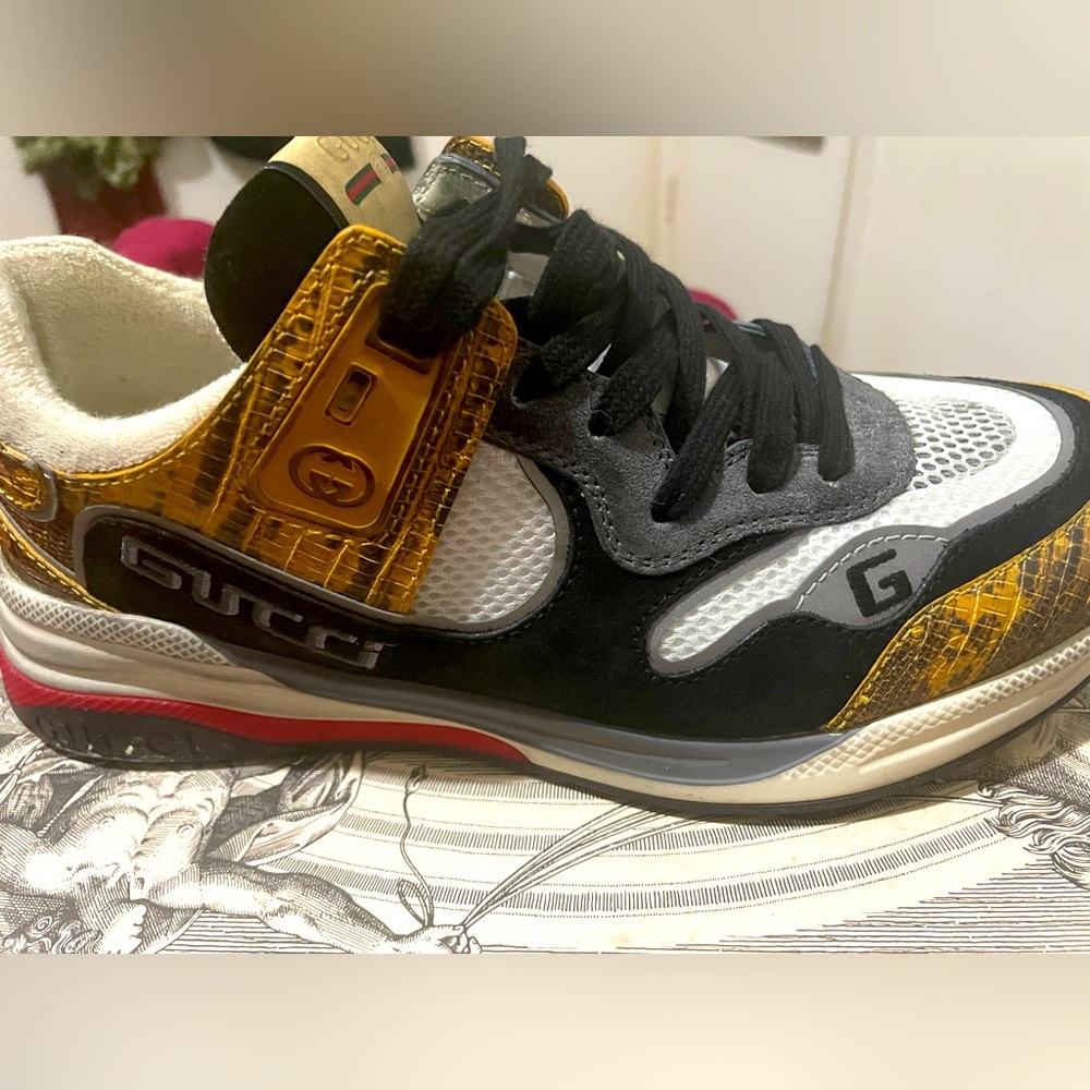 Authentic Gucci sneakers size 8 men 11 women